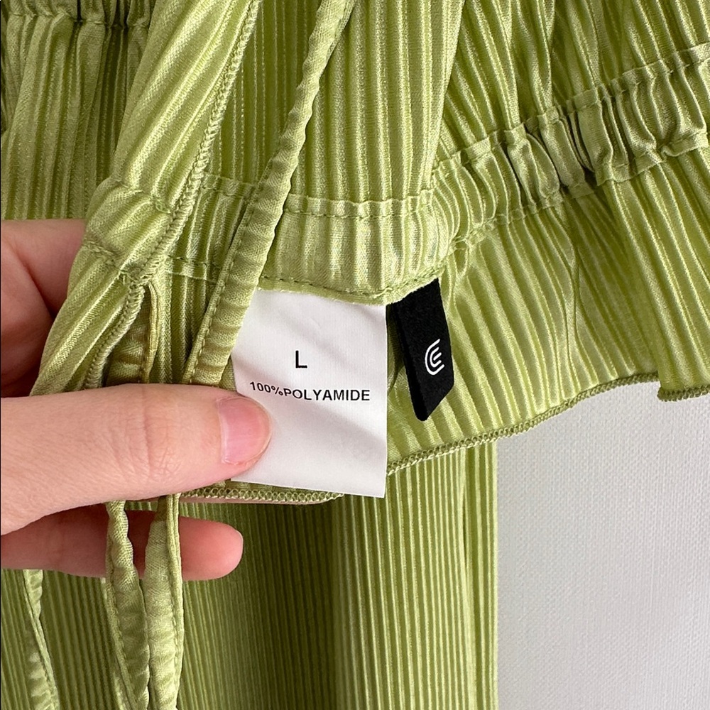 Pleated Open Back Set - Picture 13 of 13